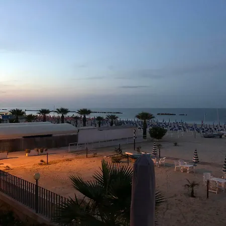 La Casa Sulla فندق مبيت وإفطار سان بنيديتّو ديل ترونتو